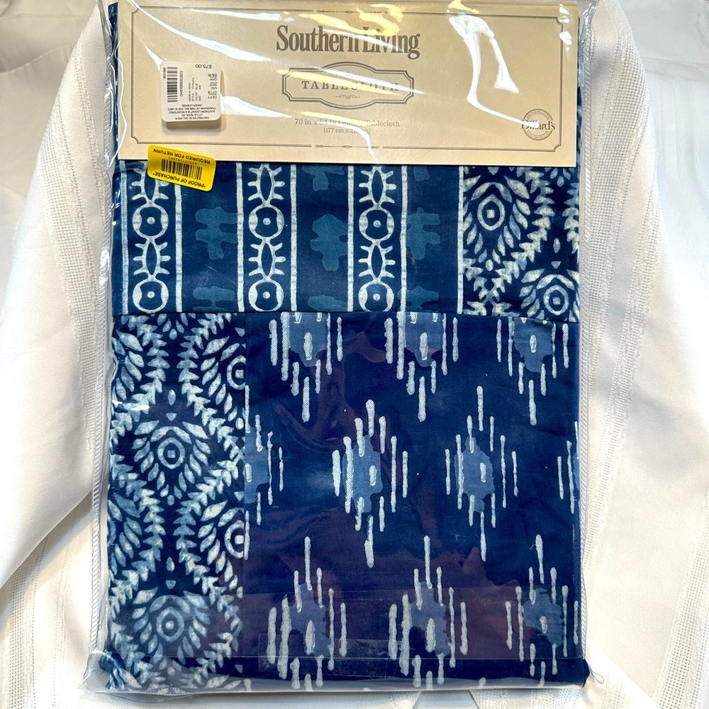 NIB Southern Living 80x74 Blue/White Design Tablecloth from Dillards